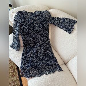 MARINA Navy Floral Lace Long Sleeve Dress
Get ready for the Holidays!!!!